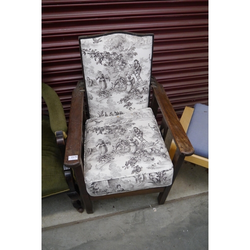 2570 - An Arts and Crafts oak reclining arm chair with classical themed upholstery