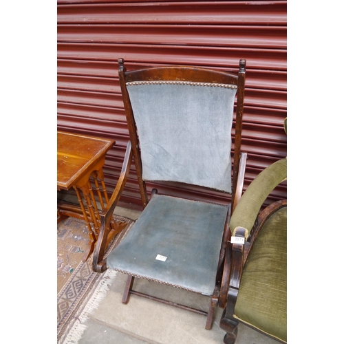 2572 - A 1920's mahogany folding steamer chair