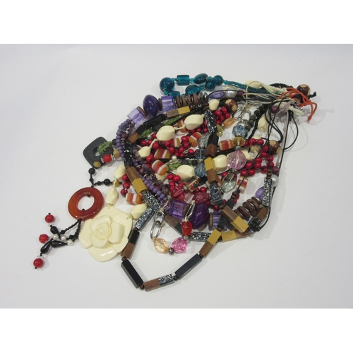 1338 - Eight costume necklaces