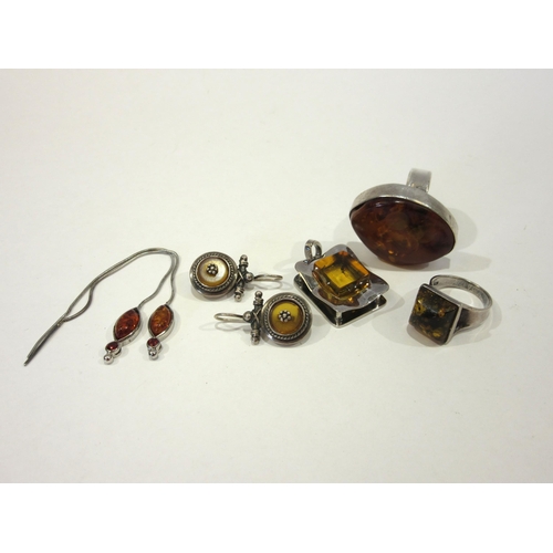 1354 - A box of amber bijouterie rings, pendant and earrings