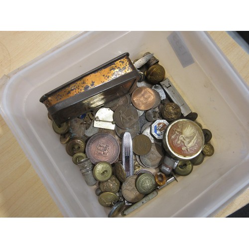1333 - A small box comprising British coinage, military brass buttons, three silver thimbles and a pill box... 