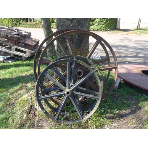9060 - A set of four iron shepherd hut wheels; one pair 30.5