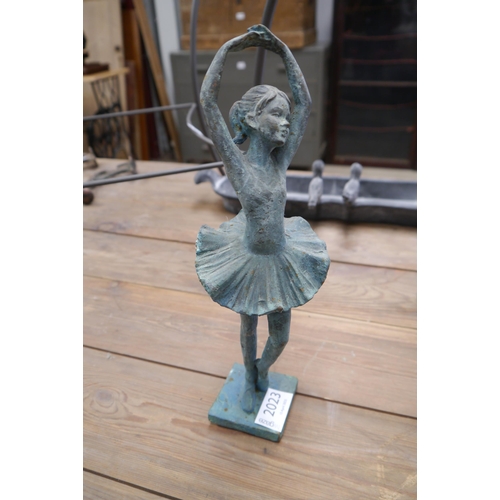 Lot 2023      
