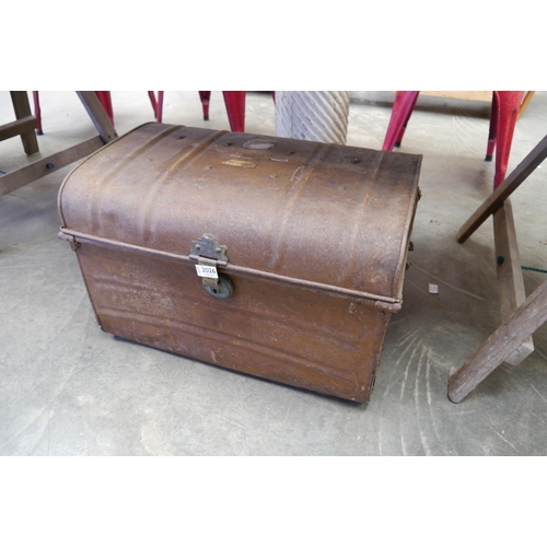Lot 2026      