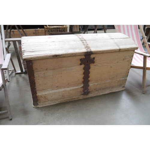 Lot 2046      