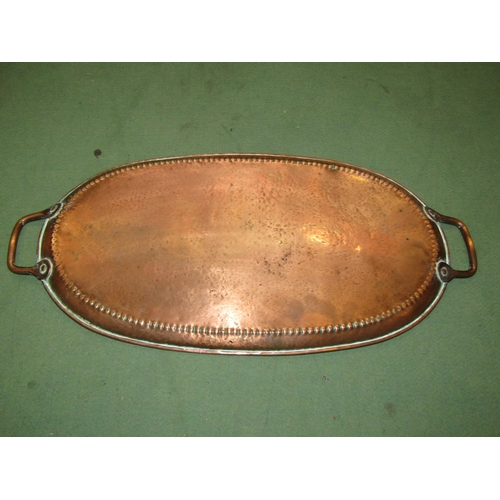 4006 - A copper serving platter/tray, 59cm long