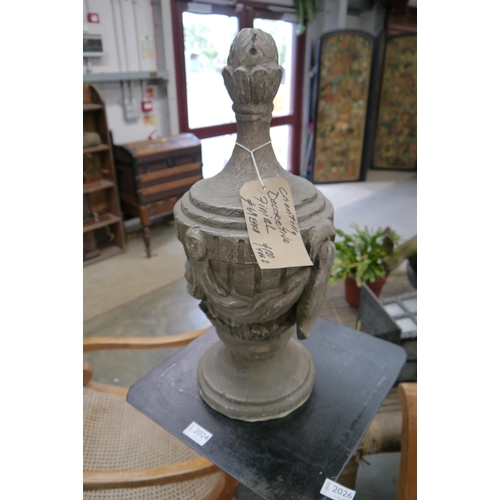Lot 2025      
