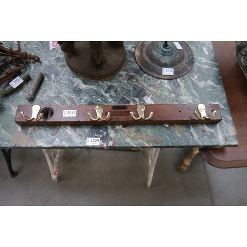 Lot 2033      