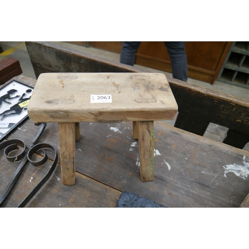 Lot 2063      
