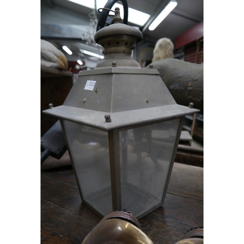 Lot 2023      