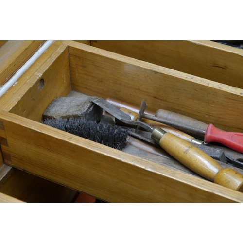 2034 - A Victorian painted pine tool box with contents