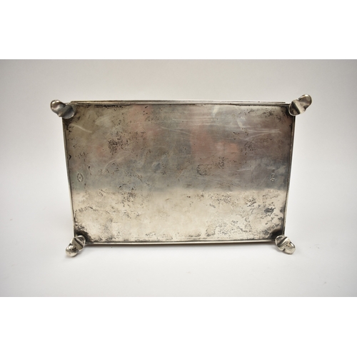 8026 - A Lambert and Co silver table top cigar and cigarette compendium with integral ashtrays. The swing h... 