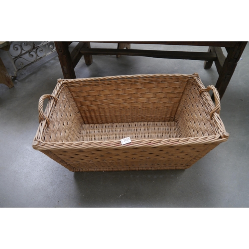 Lot 2023      
