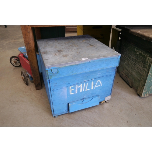 Lot 2048      