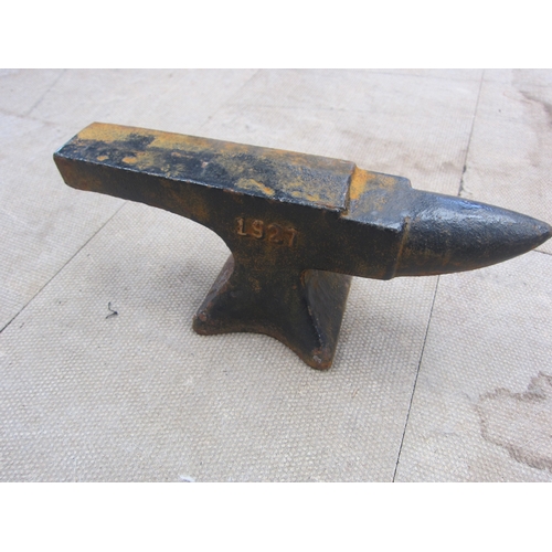 7073 - A reproduction Mini Anvil, cast 