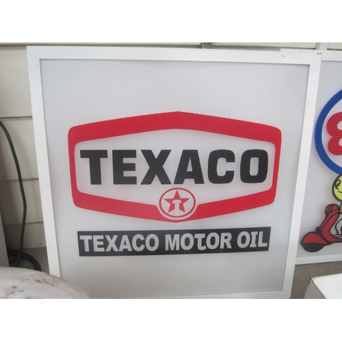 7082 - A Light-up advertising box with Texaco Motor Oil detailing, no lead.  58.5cm x 58.5cm.  DTI FAILURE:... 
