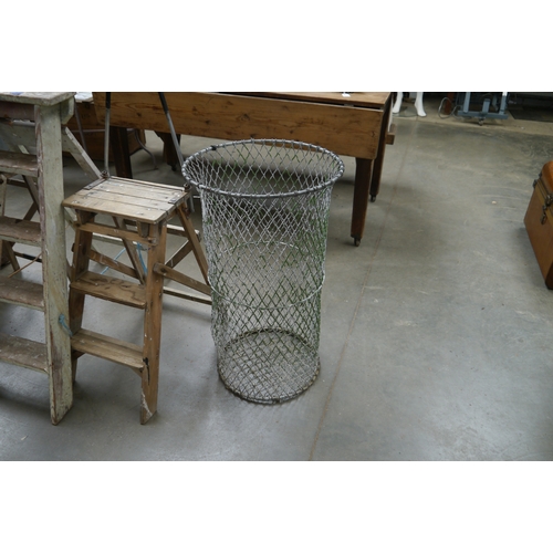 Lot 2025      