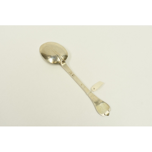 8034 - A late 17th Century silver trefid spoon, oval bowl with a raised rat-tail to reverse, 18..5cm long, ... 