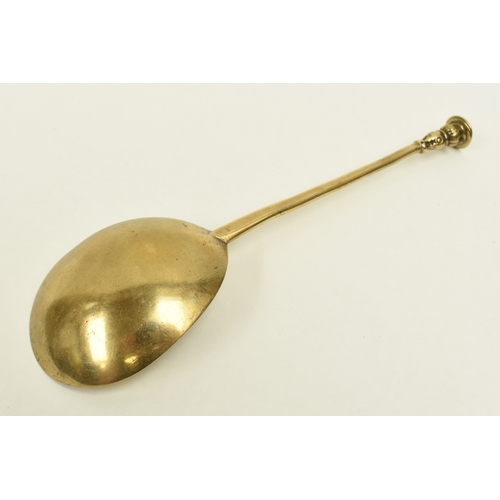 8035 - A very late 17th Century silver gilt seal top spoon, likely by William Petley, London 1699, 16.8cm l... 