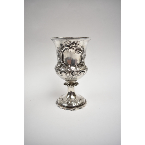 8023 - A Victorian Edward & John Barnard silver wine goblet in case . The body with engraved cartouche, mar... 