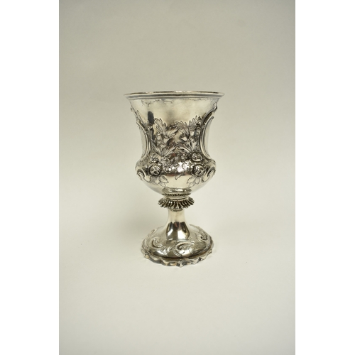 8023 - A Victorian Edward & John Barnard silver wine goblet in case . The body with engraved cartouche, mar... 