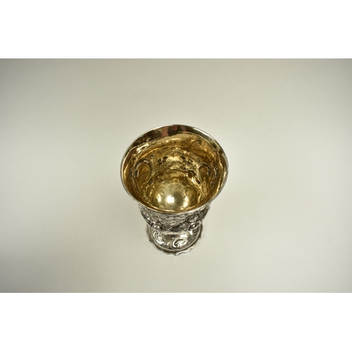 8023 - A Victorian Edward & John Barnard silver wine goblet in case . The body with engraved cartouche, mar... 