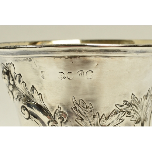 8023 - A Victorian Edward & John Barnard silver wine goblet in case . The body with engraved cartouche, mar... 