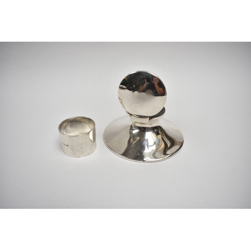 8033 - A Blanckensee & Son Ltd Capstan inkwell presented to Captain Hamilton R.N, Birmingham 1939, 11.5cm d... 