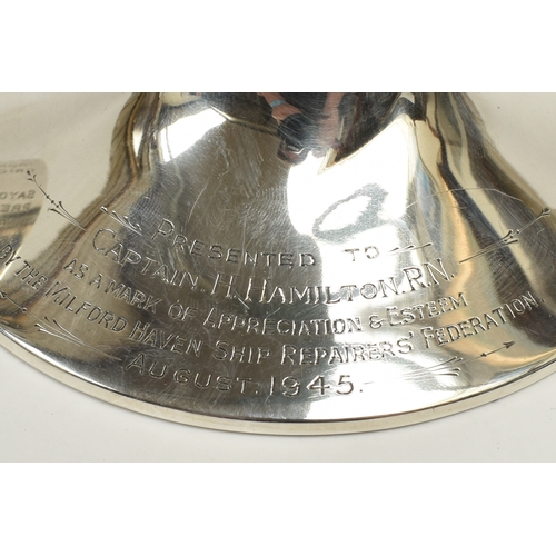 8033 - A Blanckensee & Son Ltd Capstan inkwell presented to Captain Hamilton R.N, Birmingham 1939, 11.5cm d... 