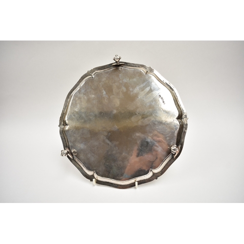 8024 - A George III Samuel Godbehere & Edward Wigan silver salver with central monogram, raised on ball & c... 