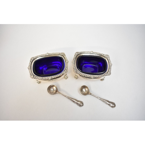 8003 - A pair of E.S. Barnsley & Co silver salts with blue glass liner and spoons, Birmingham 1911, cased, ... 