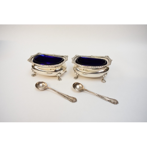 8003 - A pair of E.S. Barnsley & Co silver salts with blue glass liner and spoons, Birmingham 1911, cased, ... 