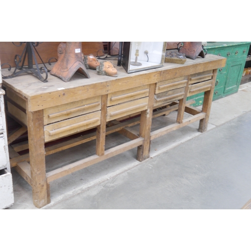 Lot 2052      