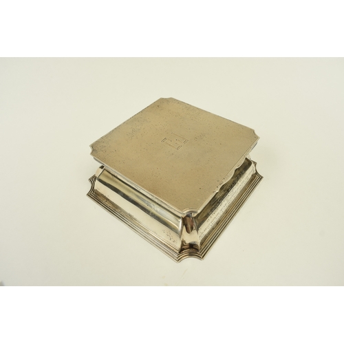 8015 - A Carrington & Co silver inkwell with C.J initial to top, presentation inscription to front stating ... 