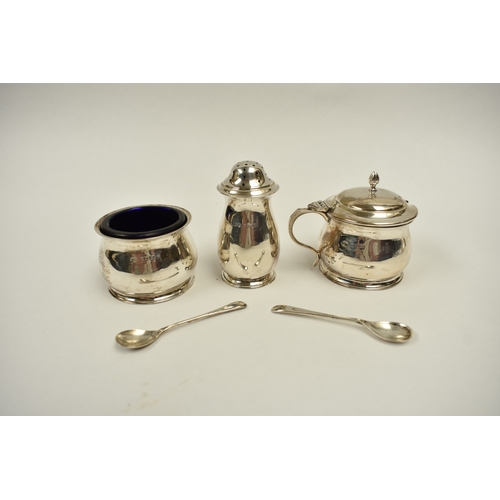 8004 - A.G. Sheppard Ltd silver cruet set, Birmingham 1923 with associated silver spoons, cased, 97g