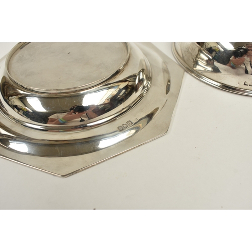 8011 - An Edwardian silver muffin dish, plain form, finial top, octagonal base, maker C.S. London 1901, 480... 