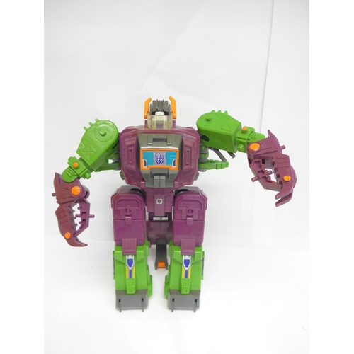 6022 - A collection of loose Hasbro/Takara vintage G1 Transformers including Scorponrok, Apeface, Joyride, ... 