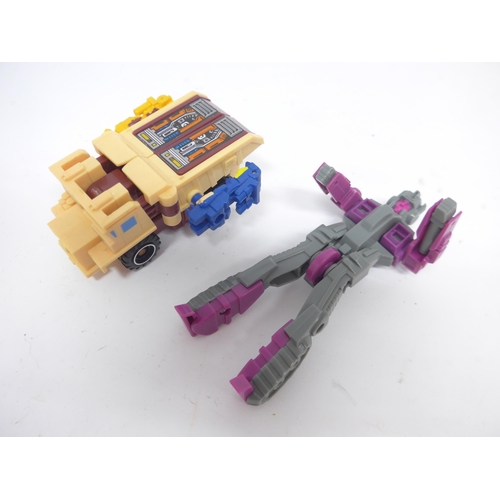 6022 - A collection of loose Hasbro/Takara vintage G1 Transformers including Scorponrok, Apeface, Joyride, ... 