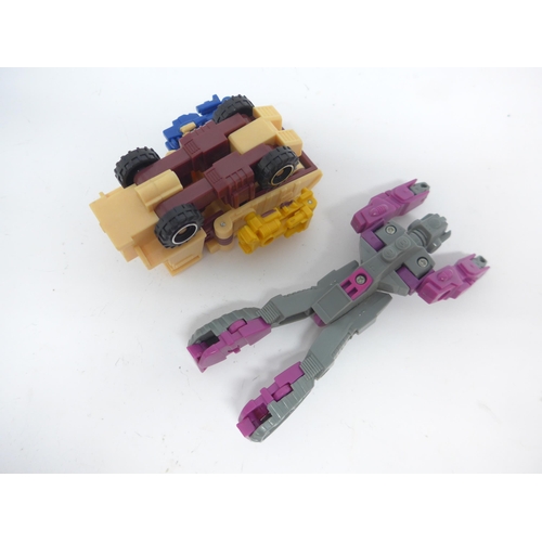 6022 - A collection of loose Hasbro/Takara vintage G1 Transformers including Scorponrok, Apeface, Joyride, ... 