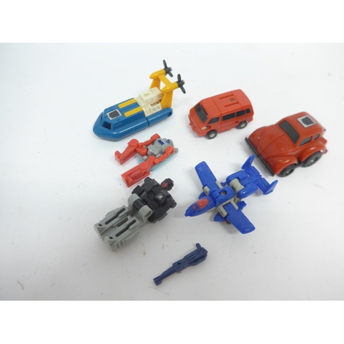 6022 - A collection of loose Hasbro/Takara vintage G1 Transformers including Scorponrok, Apeface, Joyride, ... 