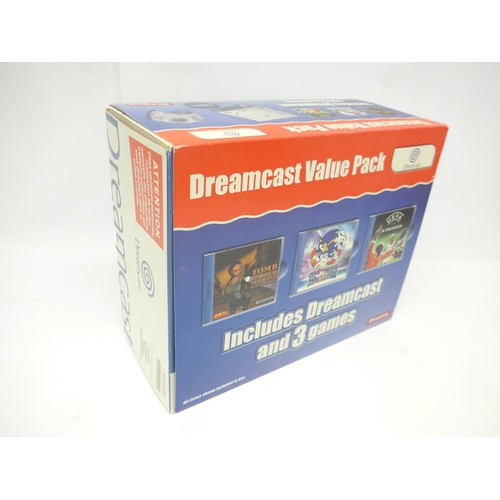 6001 - Retro Gaming - A boxed Sega Dreamcast Value Pack, comprising console, controller, Tomb Raider: The L... 