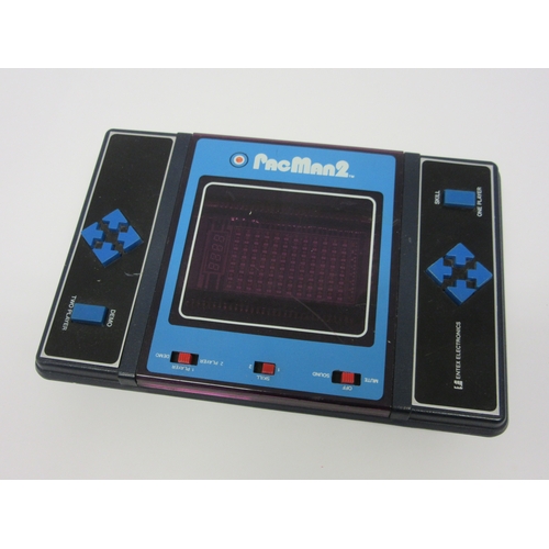 6006 - Retro Gaming - A handheld arcade video games console 