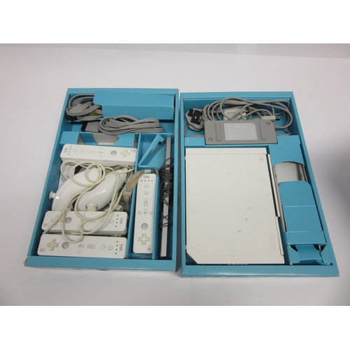 6009 - Retro Gaming - A Nintendo Wii video games console with assorted games and accessories including 