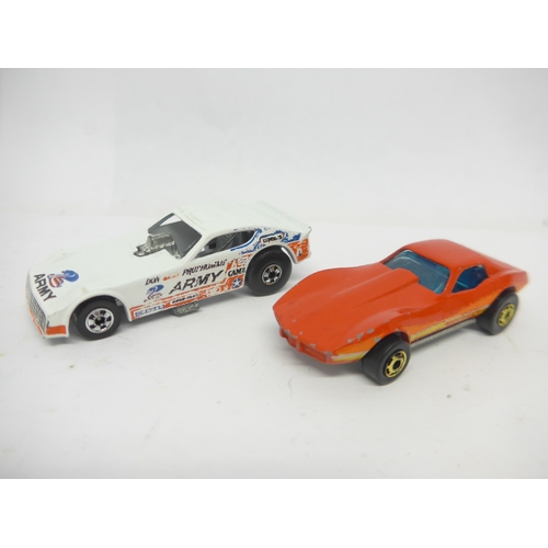6021 - A Mattel Hot Wheels Super Rally Case containing six Hot Wheels diecast cars to include Porsche 928 T... 