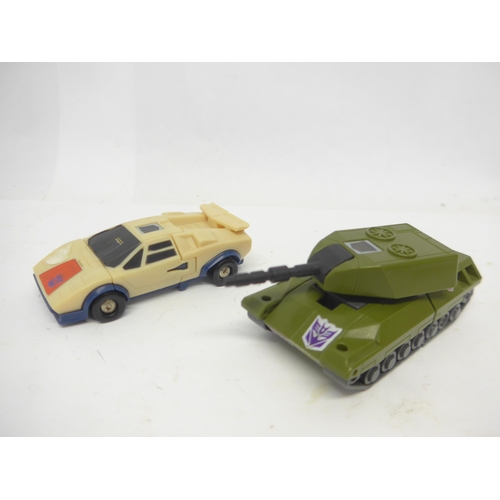 6021 - A Mattel Hot Wheels Super Rally Case containing six Hot Wheels diecast cars to include Porsche 928 T... 