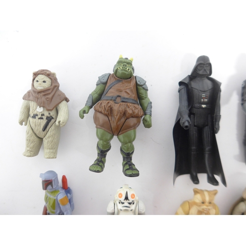 6017 - A collection of nineteen loose vintage Kenner and Palitoy LFL/CPG/GMFGI Star Wars action figures to ... 