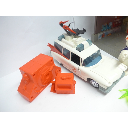 6025 - A The Real Ghostbusters Firehouse Headquarters playset, various figures including Staypuft Man and F... 