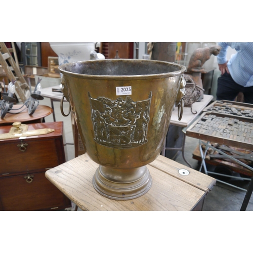 Lot 2025      