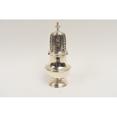 5014 - A William Comyns & Sons silver sugar caster, London 1909, 14.5cm tall.  222g