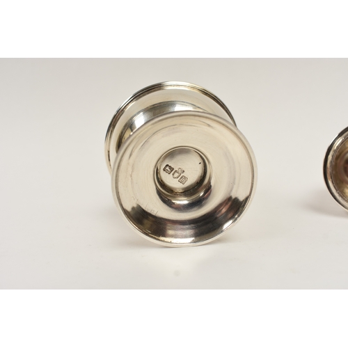 5014 - A William Comyns & Sons silver sugar caster, London 1909, 14.5cm tall.  222g